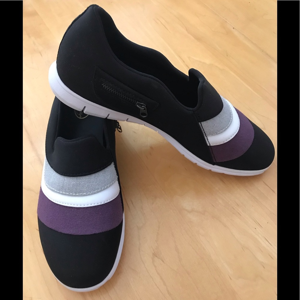 NWOT SECRET CELEBRITY SZ8.5 SNEAKER